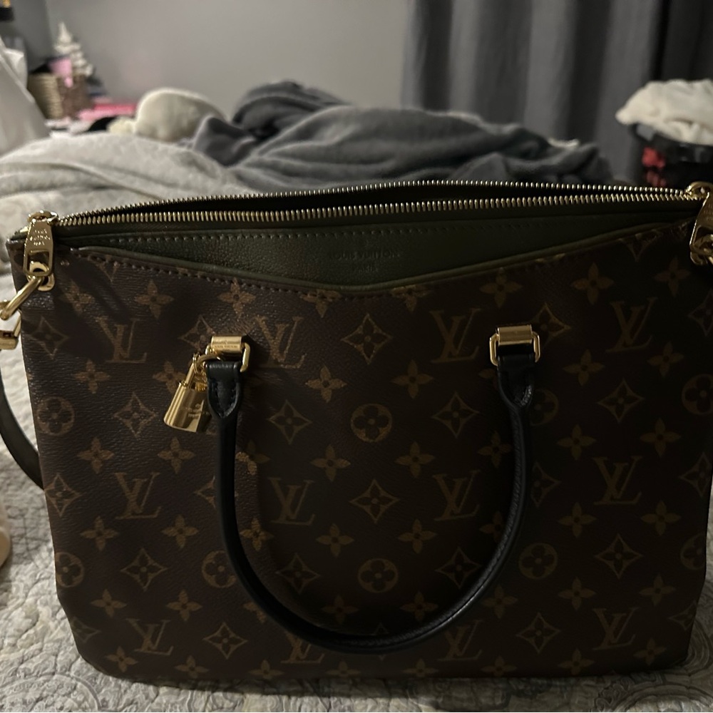 Louis Vuitton Brown/khaki Monogram Pallas Shoulder Bag
Rare find - Picture 2 of 11
